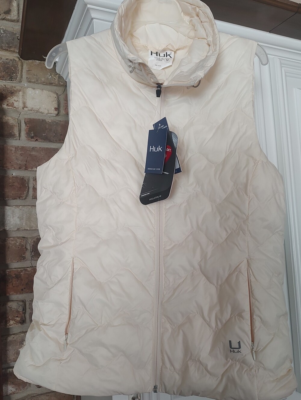 Huk Women's Light Cream Quilted Insulated Vest